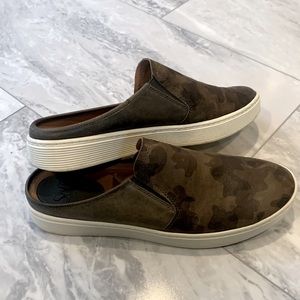 Soffit brand camo slides (11)